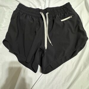 Vuori Clementine 4” 2.0 Running Shorts Black Women’s Athletic